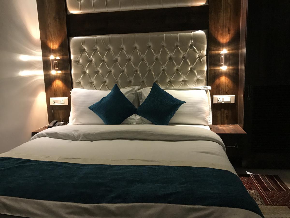 Hotel Mmk Канпур Экстерьер фото