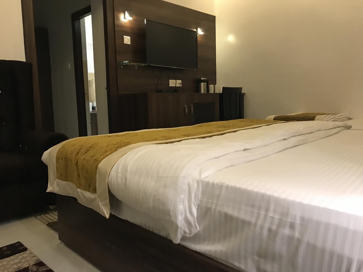 Hotel Mmk Канпур Экстерьер фото
