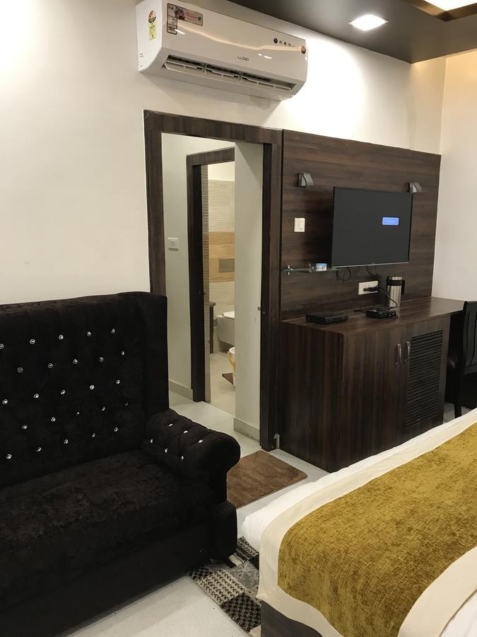 Hotel Mmk Канпур Экстерьер фото