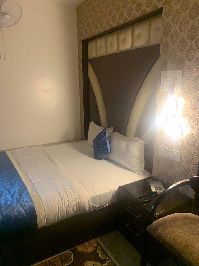 Hotel Mmk Канпур Экстерьер фото