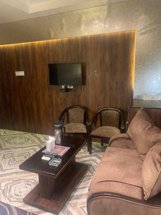 Hotel Mmk Канпур Экстерьер фото