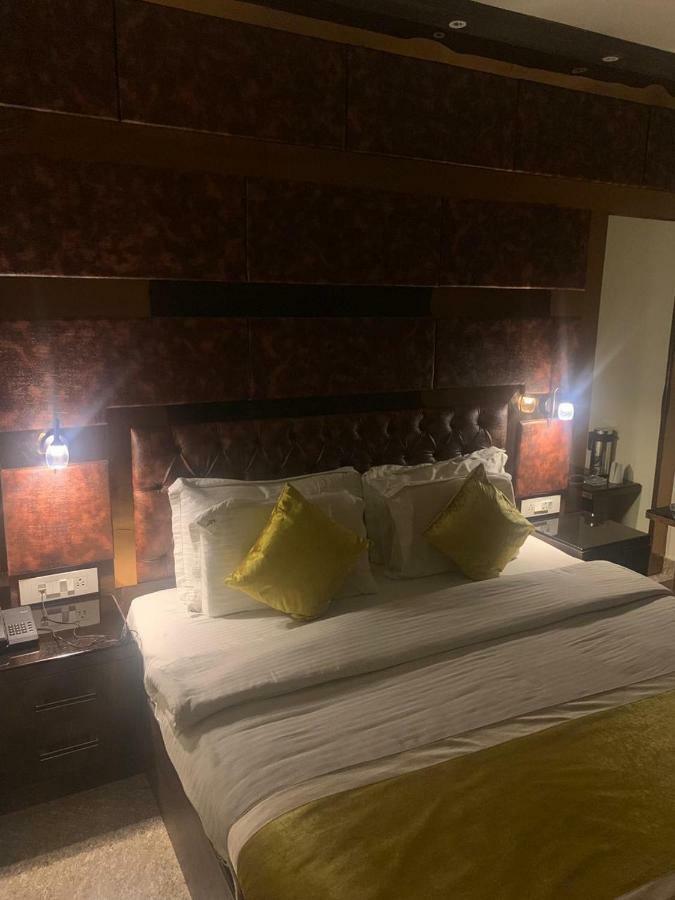 Hotel Mmk Канпур Экстерьер фото