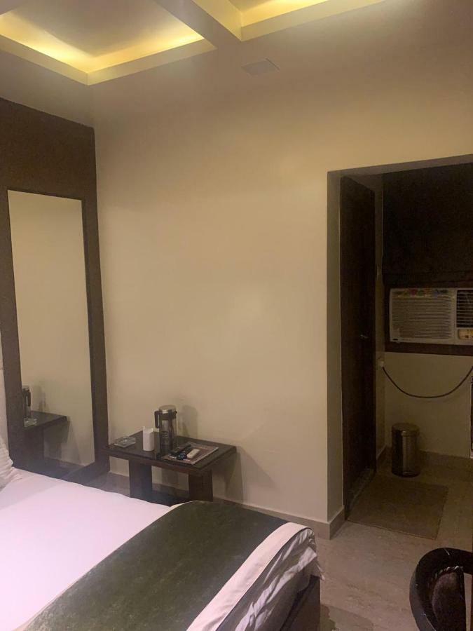 Hotel Mmk Канпур Экстерьер фото