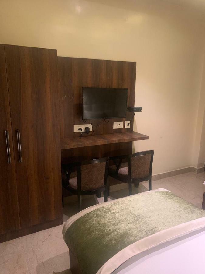 Hotel Mmk Канпур Экстерьер фото