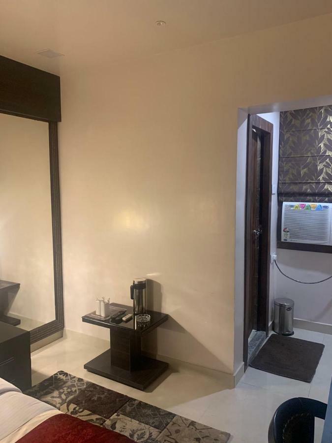 Hotel Mmk Канпур Экстерьер фото